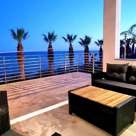 Luxury Lucy With Pool On Front Of Of * Donnalucata (Sicily)