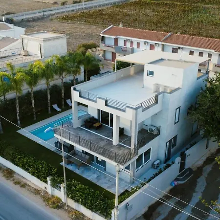 Luxury Lucy With Pool On Front Of Of Villa *
