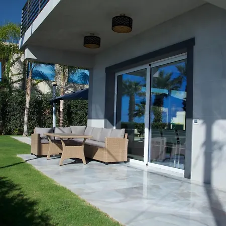 Luxury Lucy With Pool On Front Of Of Villa Donnalucata (Sicily)